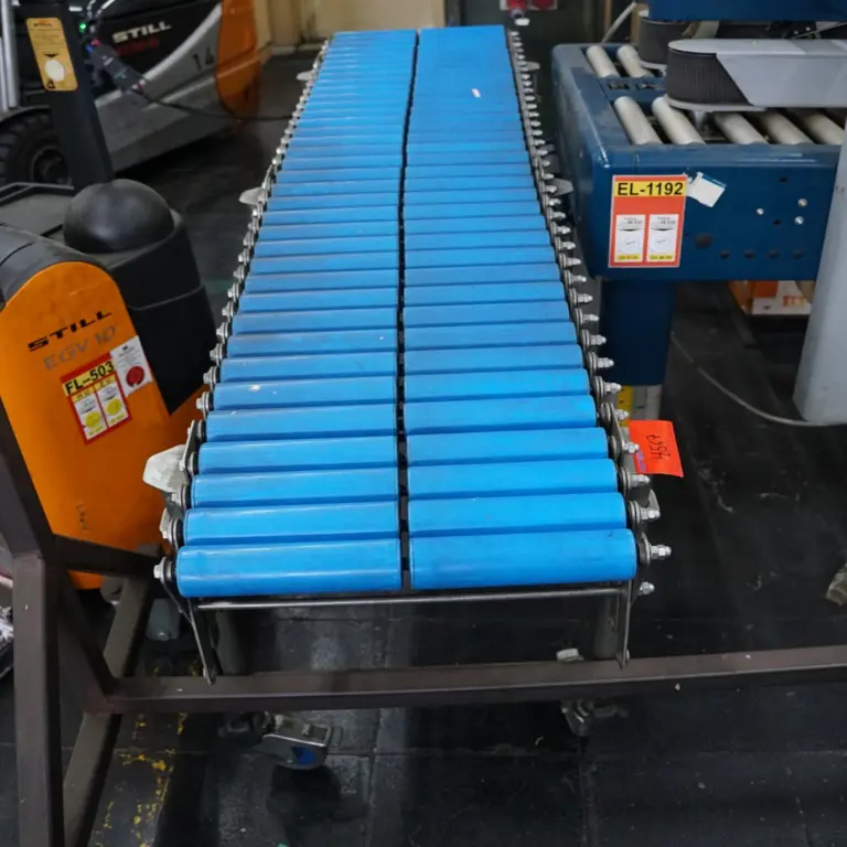 Scissor roller conveyor