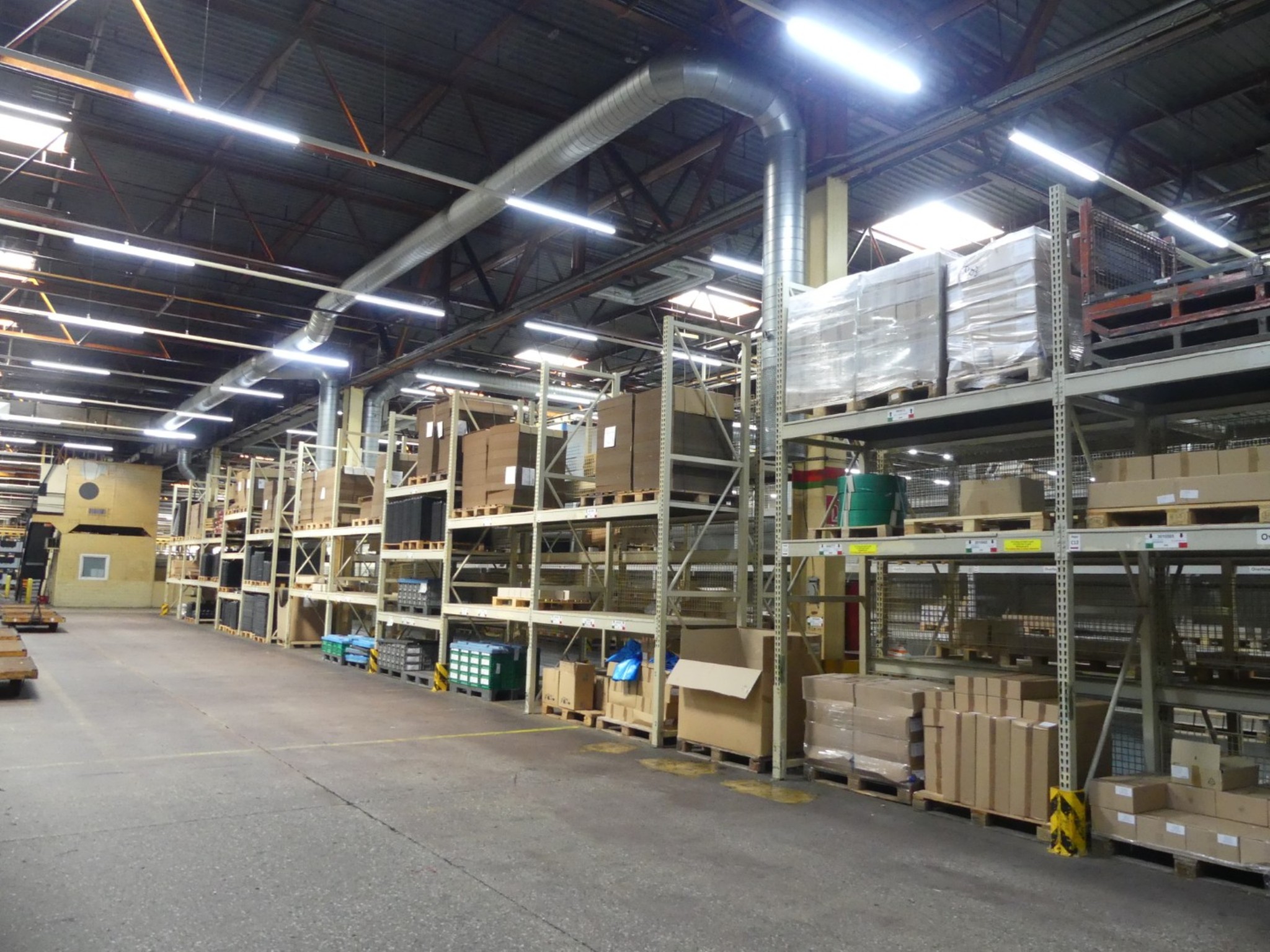 Centros de mecanizado, máquinas para trabajar el metal y líneas de producción de la industria del automóvil-2