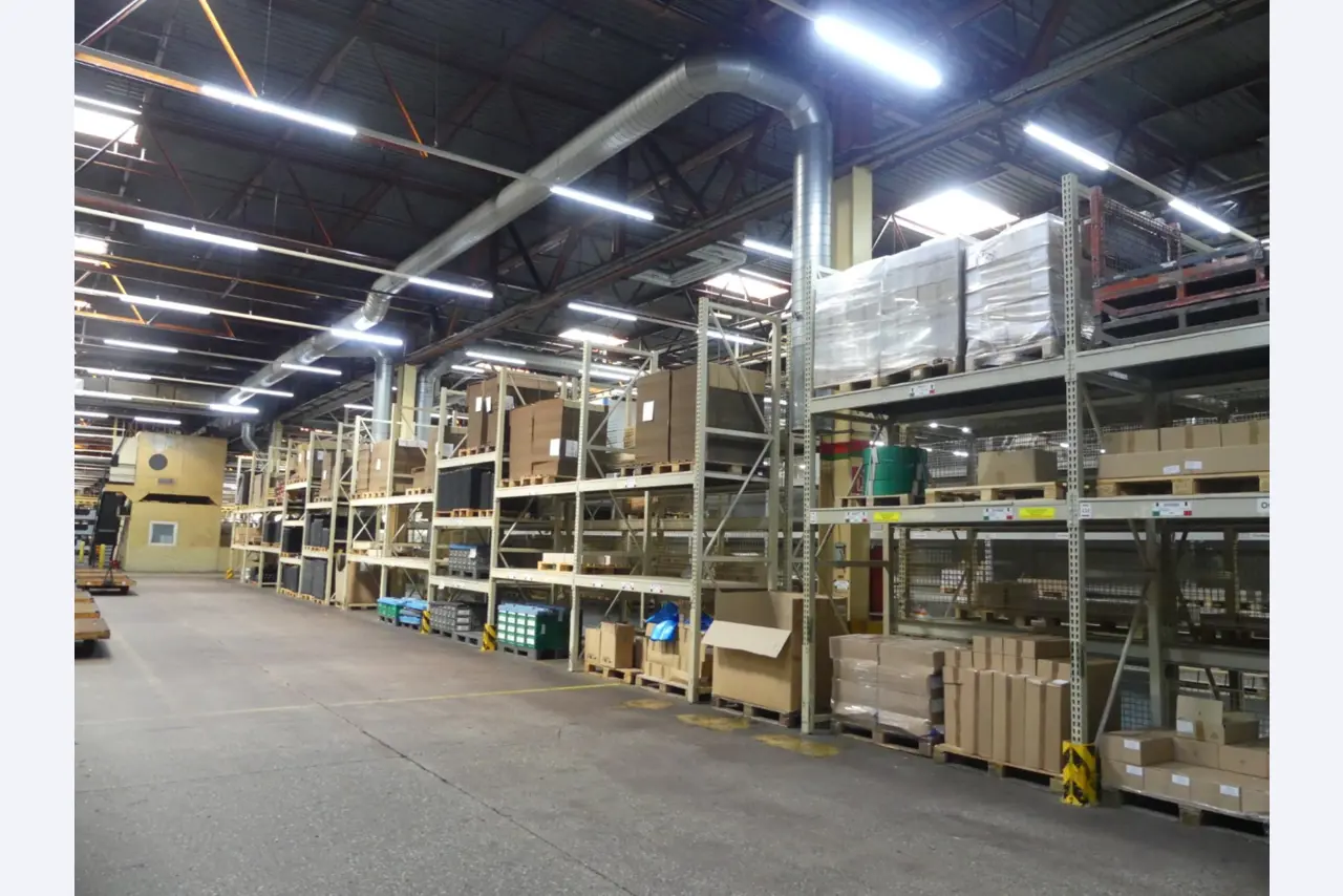 Centros de mecanizado, máquinas para trabajar el metal y líneas de producción de la industria del automóvil-2