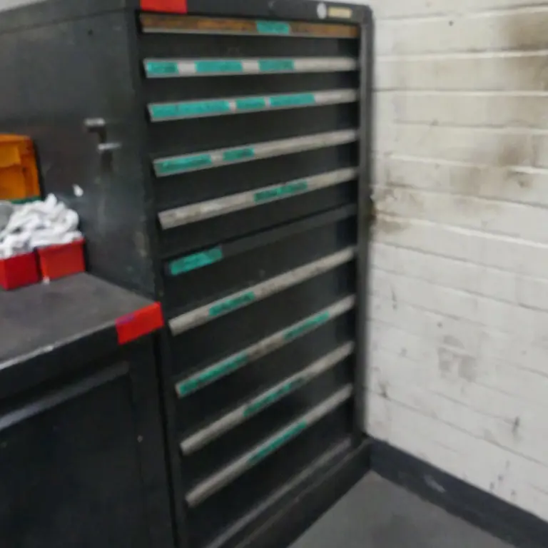 Armoire à tiroirs pour outils