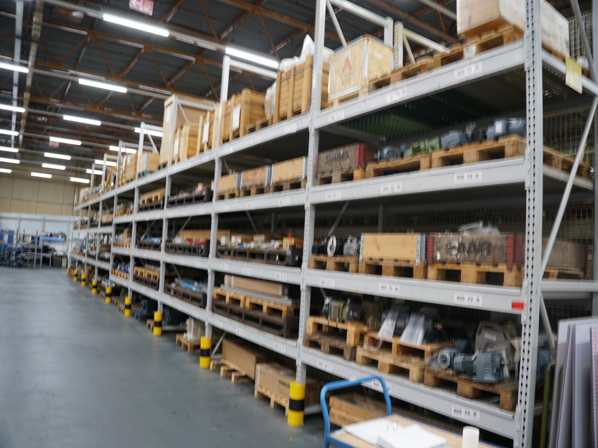 Centra obróbcze, maszyny do obróbki metalu i linie produkcyjne z branży motoryzacyjnej-2