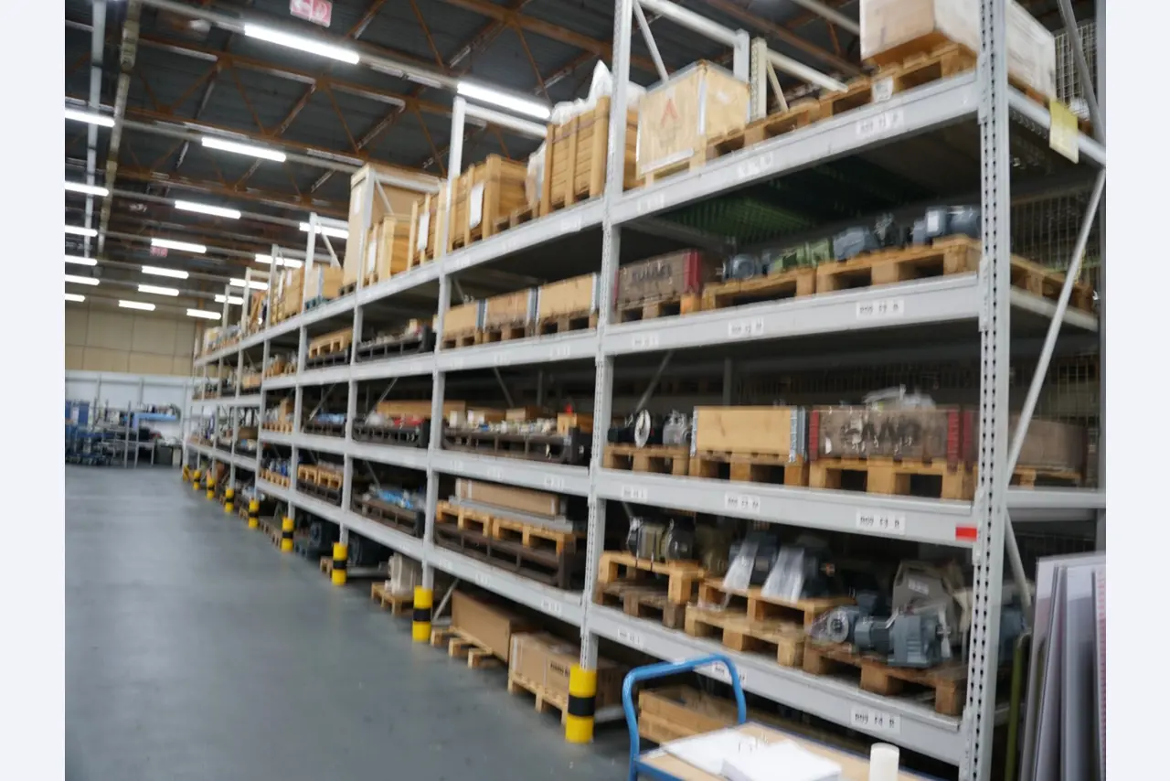 Centra obróbcze, maszyny do obróbki metalu i linie produkcyjne z branży motoryzacyjnej-2