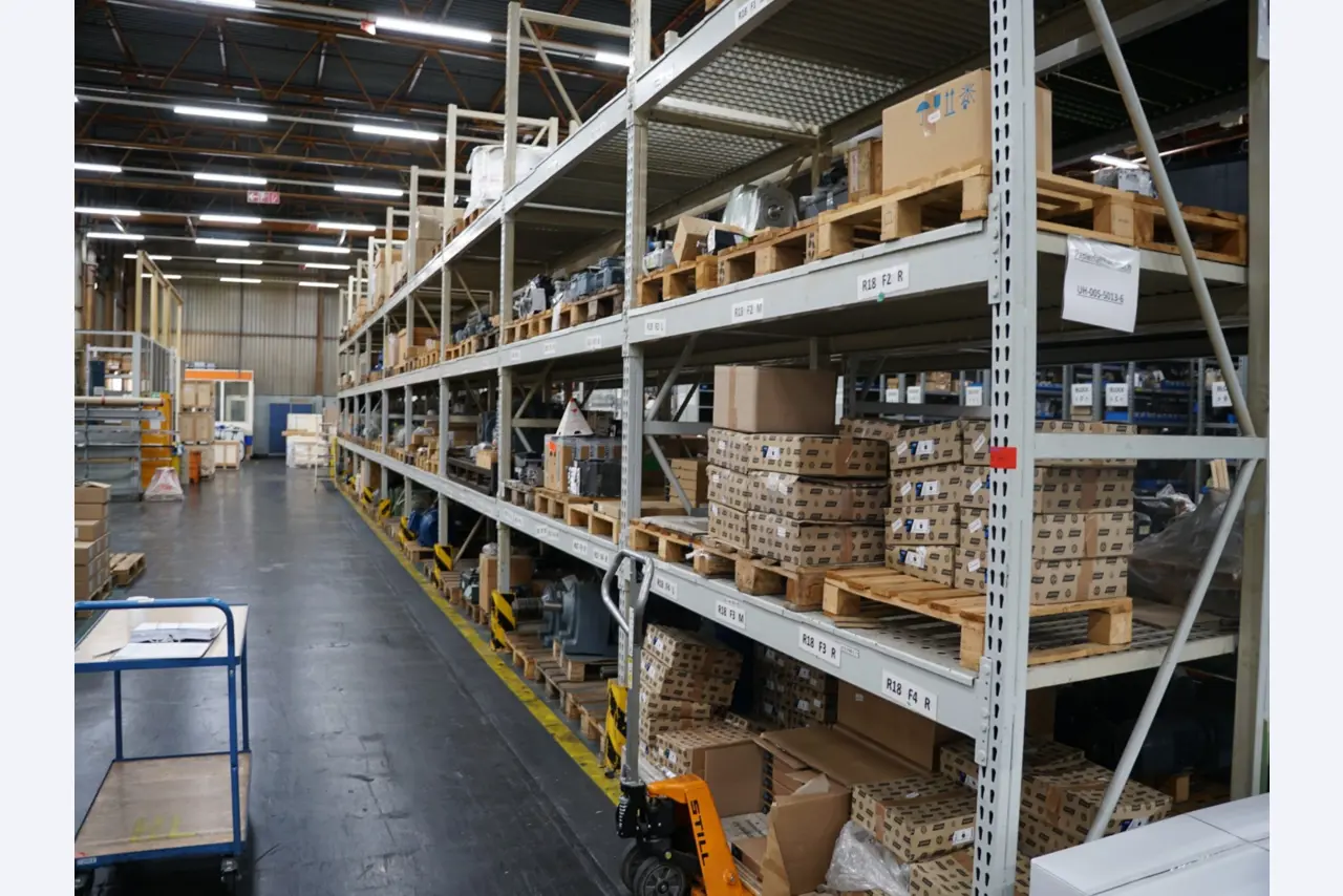 Centros de mecanizado, máquinas para trabajar el metal y líneas de producción de la industria del automóvil-1