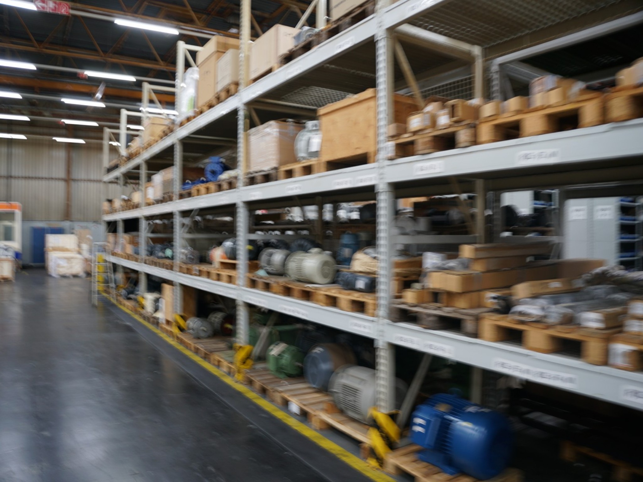 Centros de mecanizado, máquinas para trabajar el metal y líneas de producción de la industria del automóvil-2
