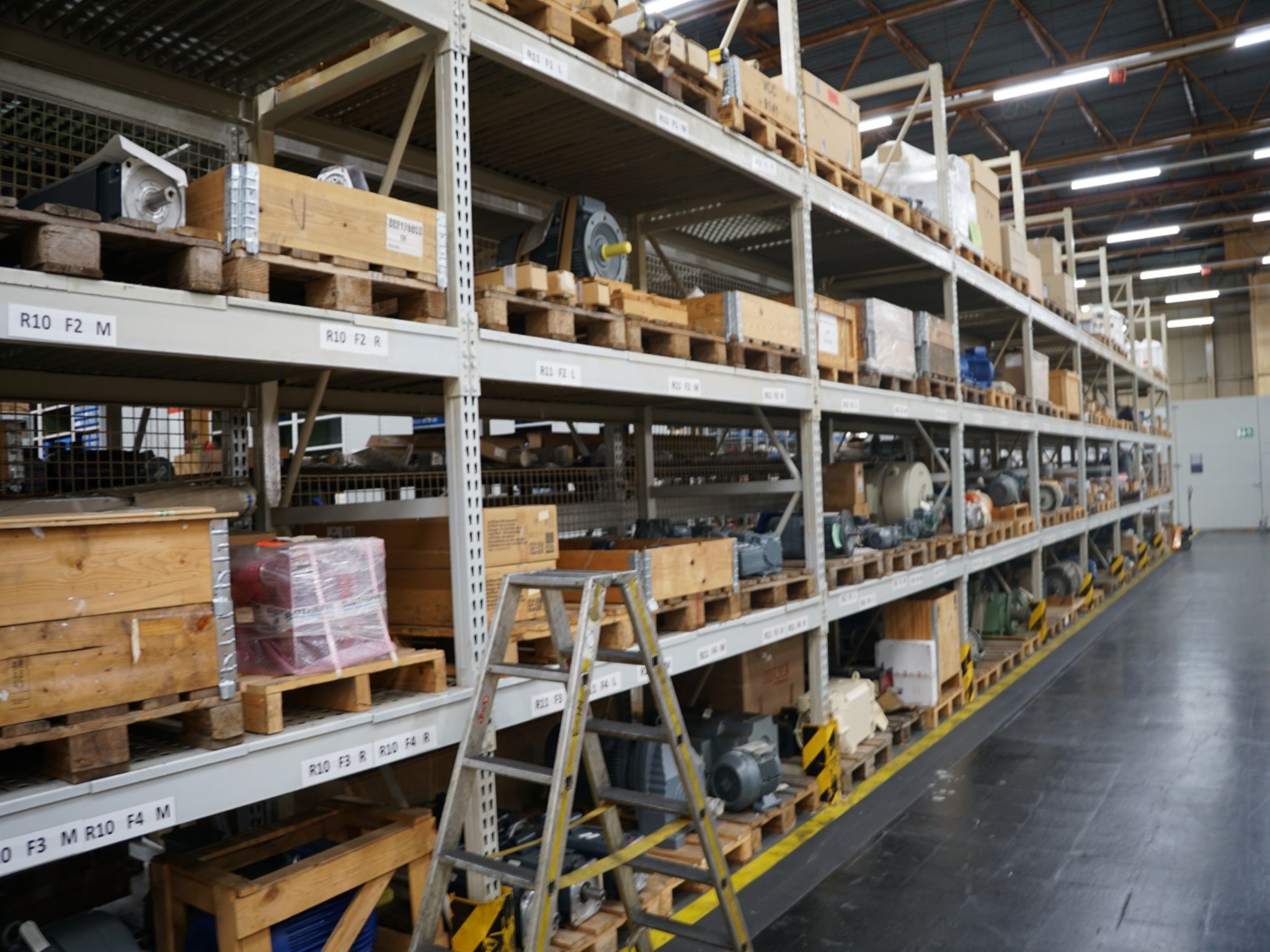 Centros de mecanizado, máquinas para trabajar el metal y líneas de producción de la industria del automóvil-3