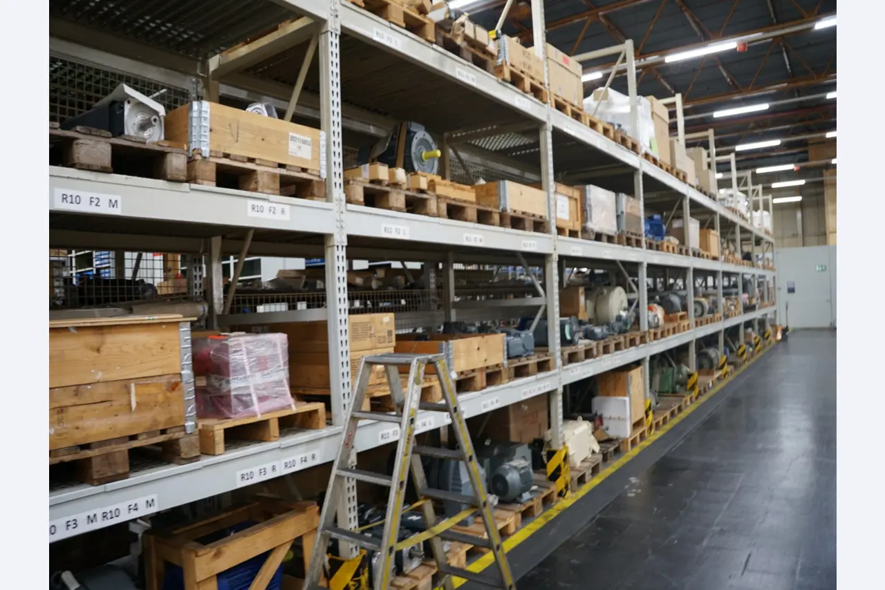 Centros de mecanizado, máquinas para trabajar el metal y líneas de producción de la industria del automóvil-3