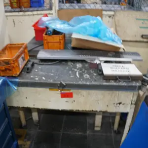 Parts cleaning table