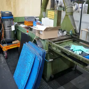 Parts cleaning tank
