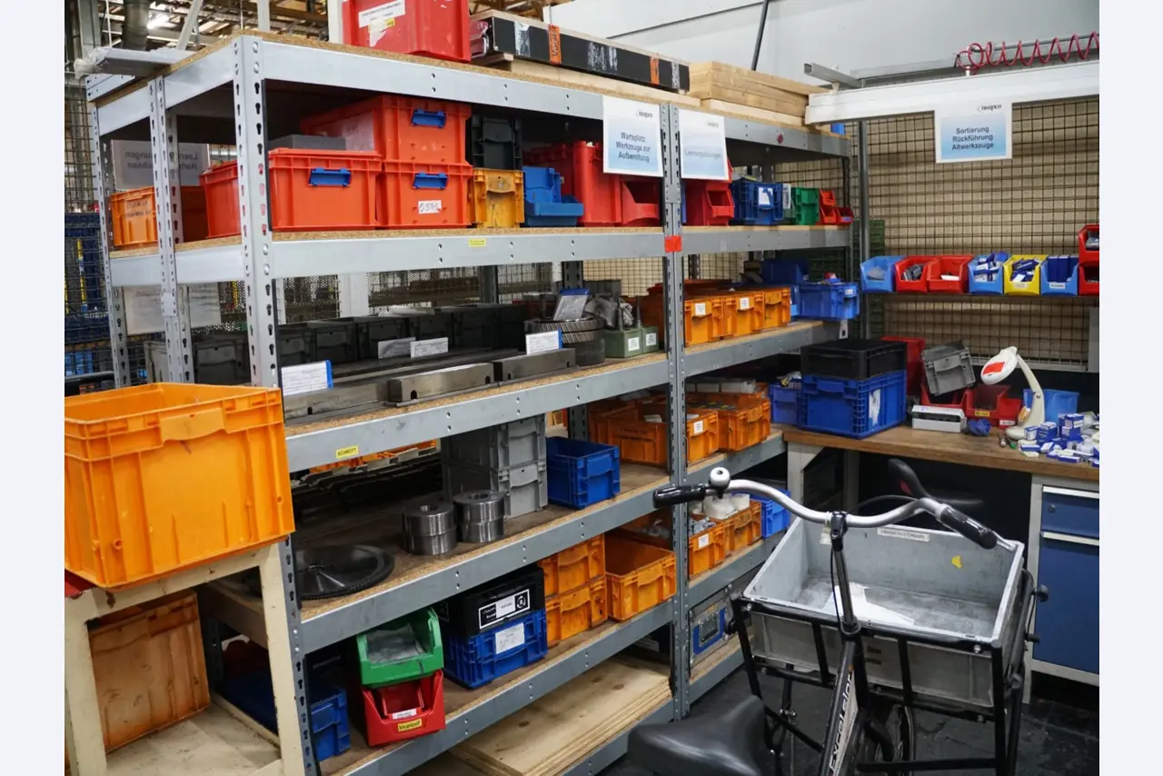 Centros de mecanizado, máquinas para trabajar el metal y líneas de producción de la industria del automóvil-1