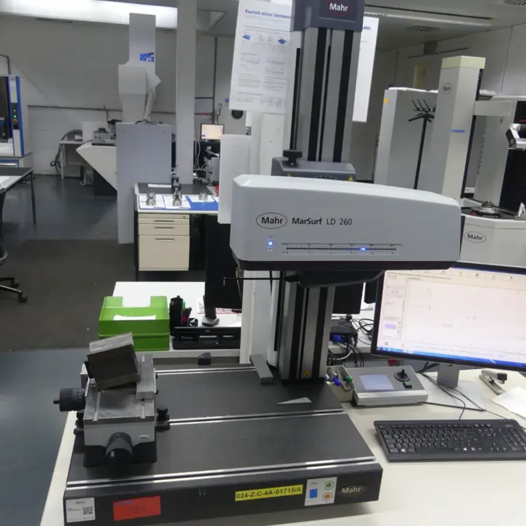 Appareil de mesure de contours et de surfaces avec Mahr MarSurf LD 260