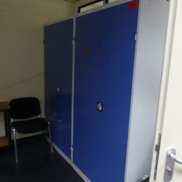 20 Armoire en acier