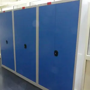 3 Armoire à portes battantes en acier