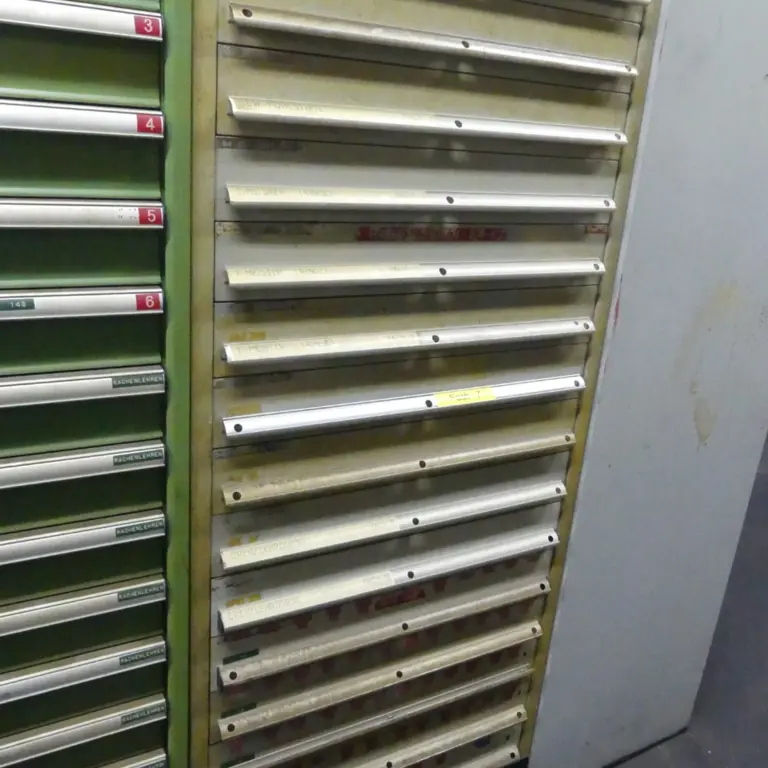 Armoire à tiroirs pour outils