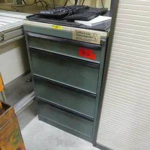 Armoire à tiroirs pour outils