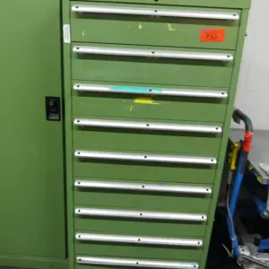 Armoire à tiroirs pour outils