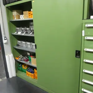 Armoire à portes coulissantes en acier Gödde