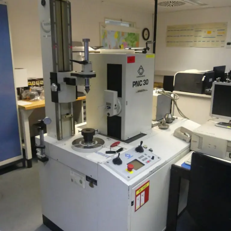 Machine à mesurer les roues dentées Klingenberg PNC 30