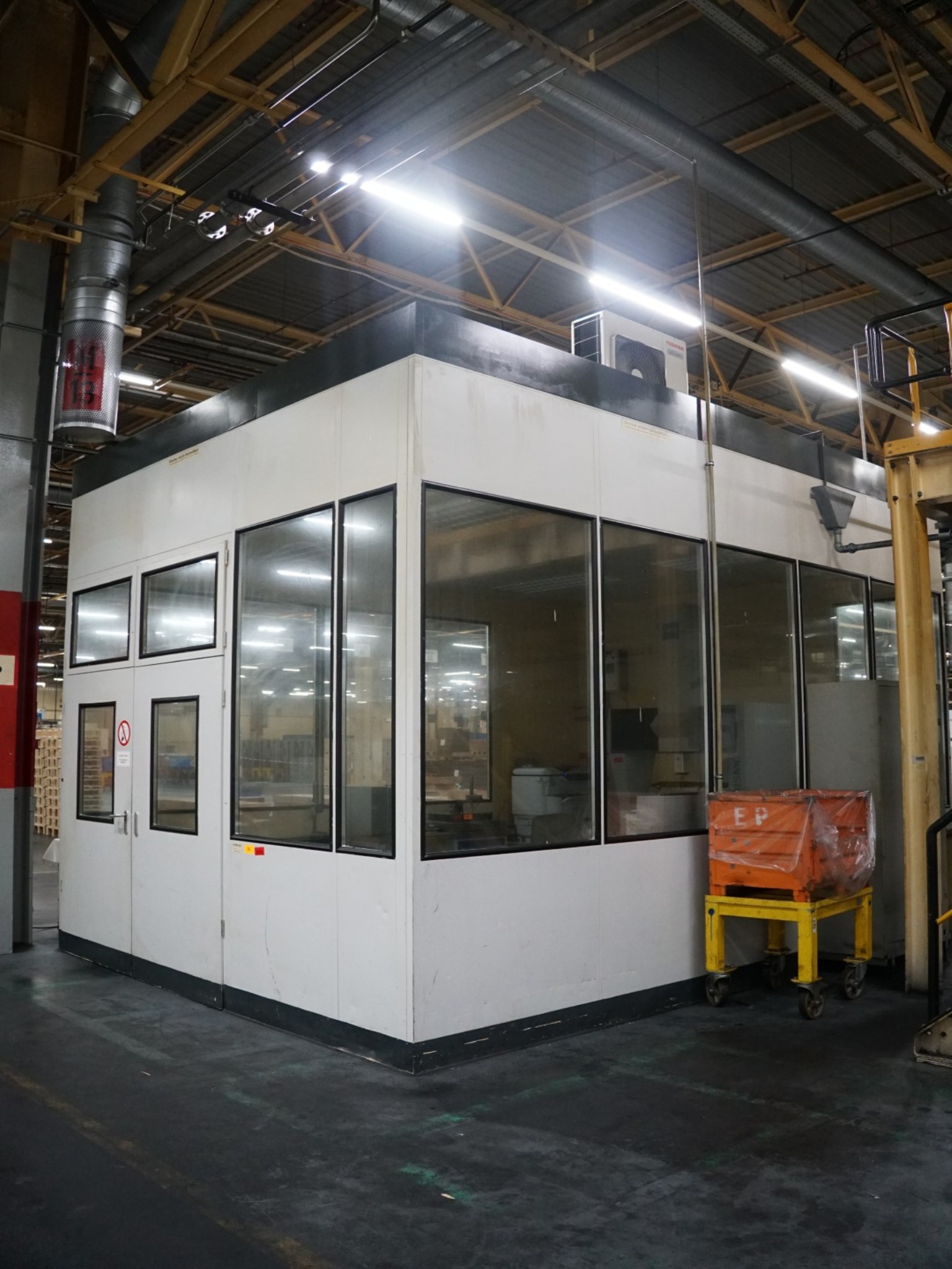 Centros de mecanizado, máquinas para trabajar el metal y líneas de producción de la industria del automóvil-2