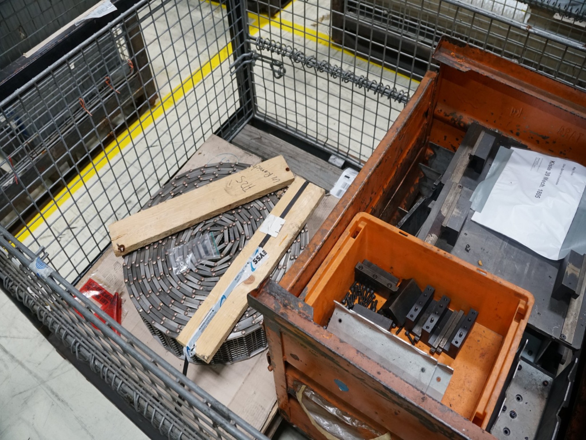 Centra obróbcze, maszyny do obróbki metalu i linie produkcyjne z branży motoryzacyjnej-2