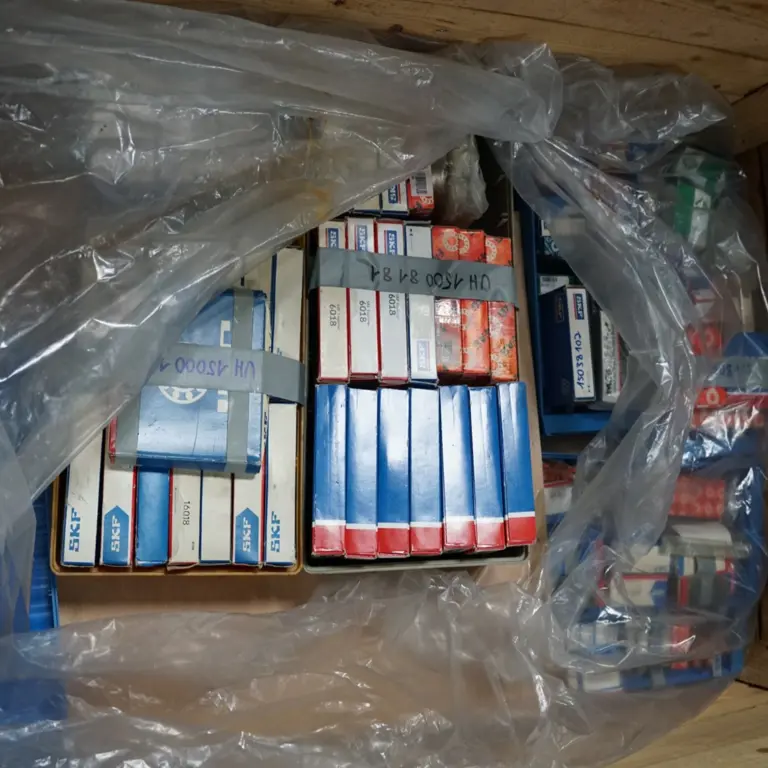 Box of small parts Ball bearings