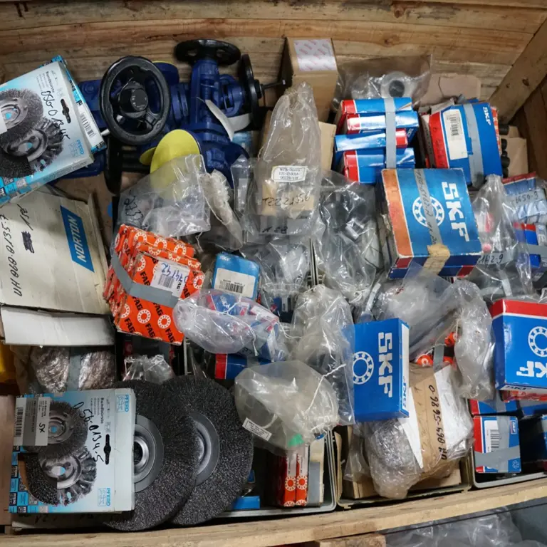 Box of small parts Ball bearings