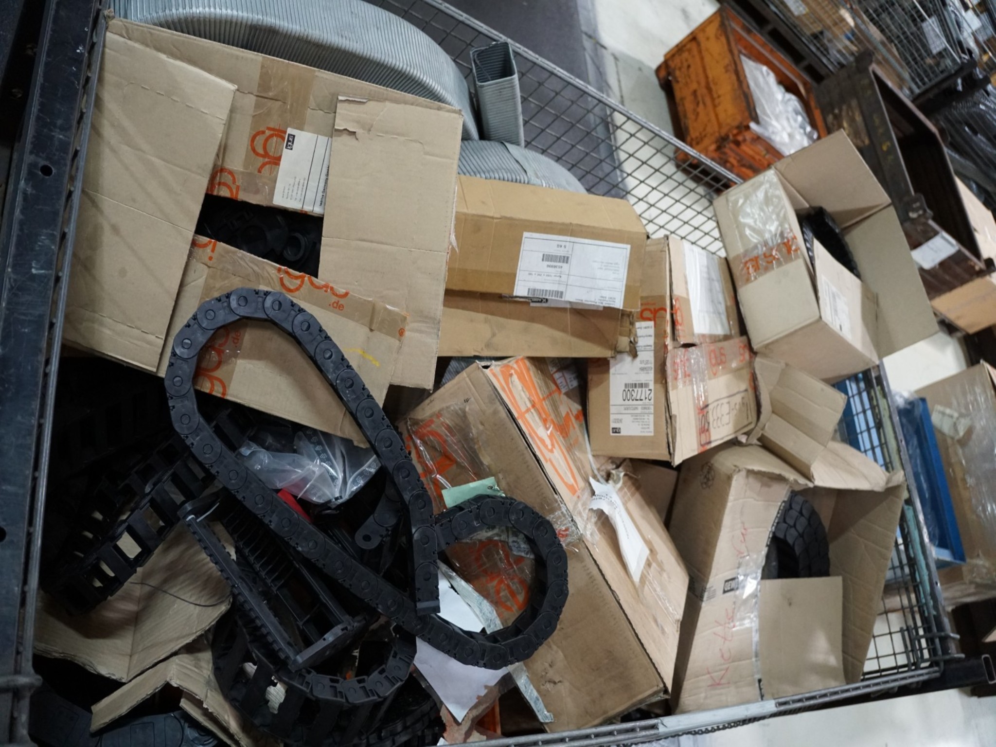 Centra obróbcze, maszyny do obróbki metalu i linie produkcyjne z branży motoryzacyjnej-1