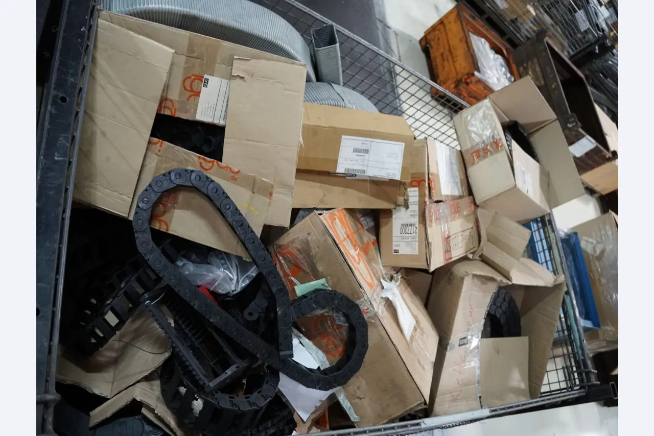 Centra obróbcze, maszyny do obróbki metalu i linie produkcyjne z branży motoryzacyjnej-1