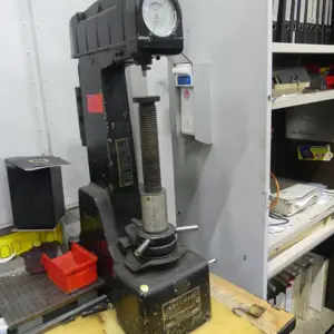 Appareil d'essai de dureté Rockwell 4-JR