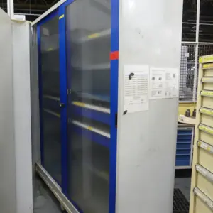 Armoire à portes coulissantes en acier