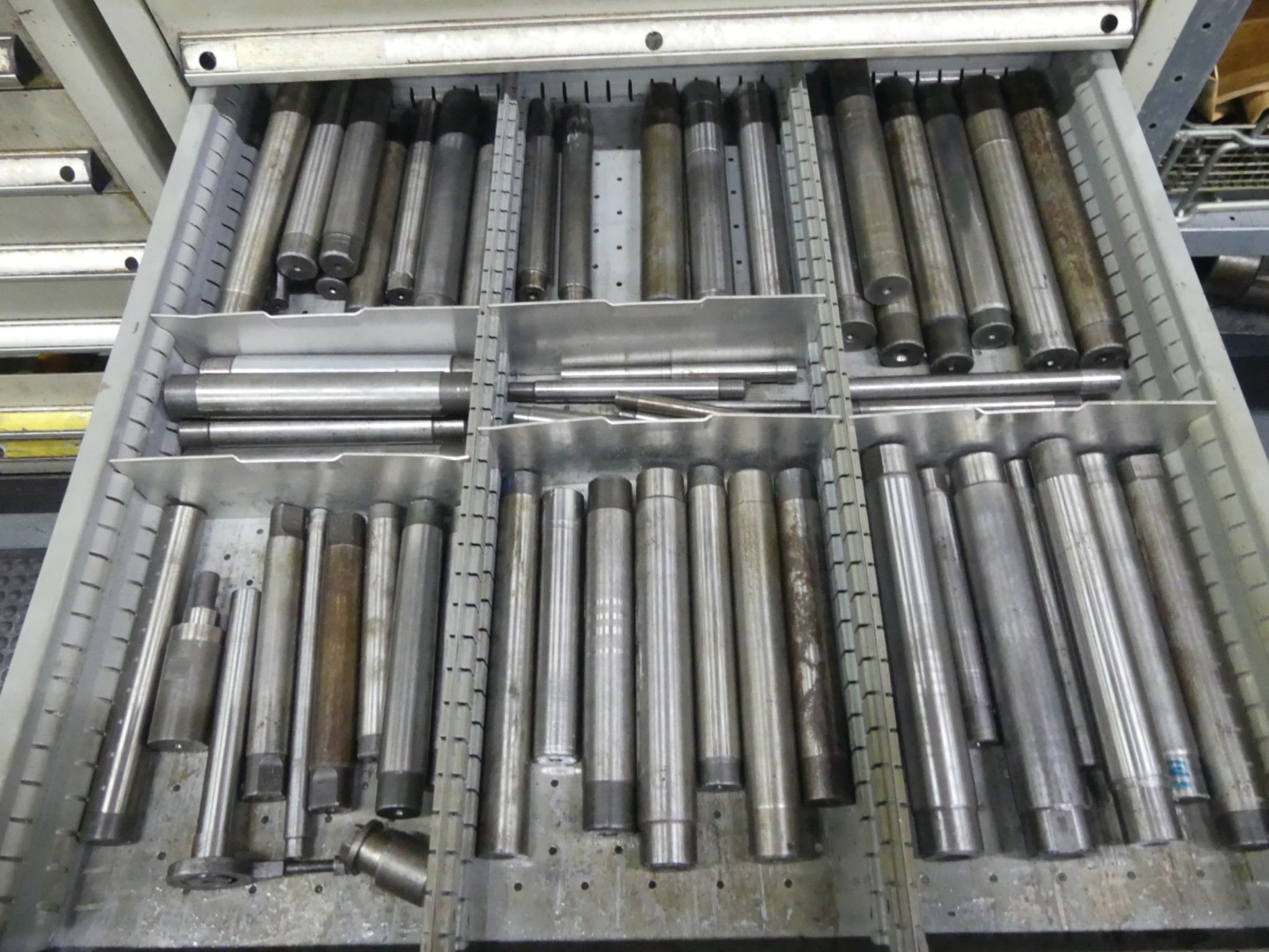 Machines et lignes de production de l'industrie automobile-26