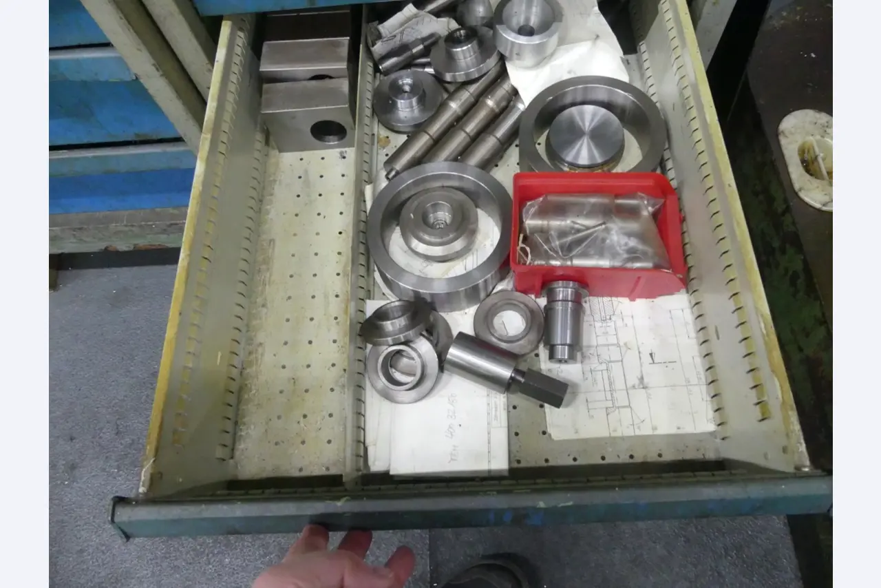 Machines et lignes de production de l'industrie automobile-15