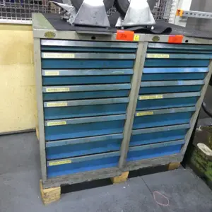 2 Armoire à tiroirs pour outils