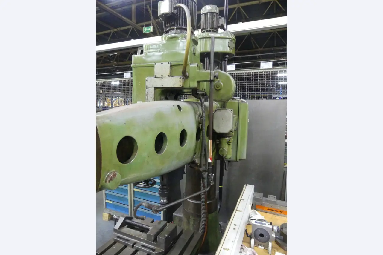 Machines et lignes de production de l'industrie automobile-7