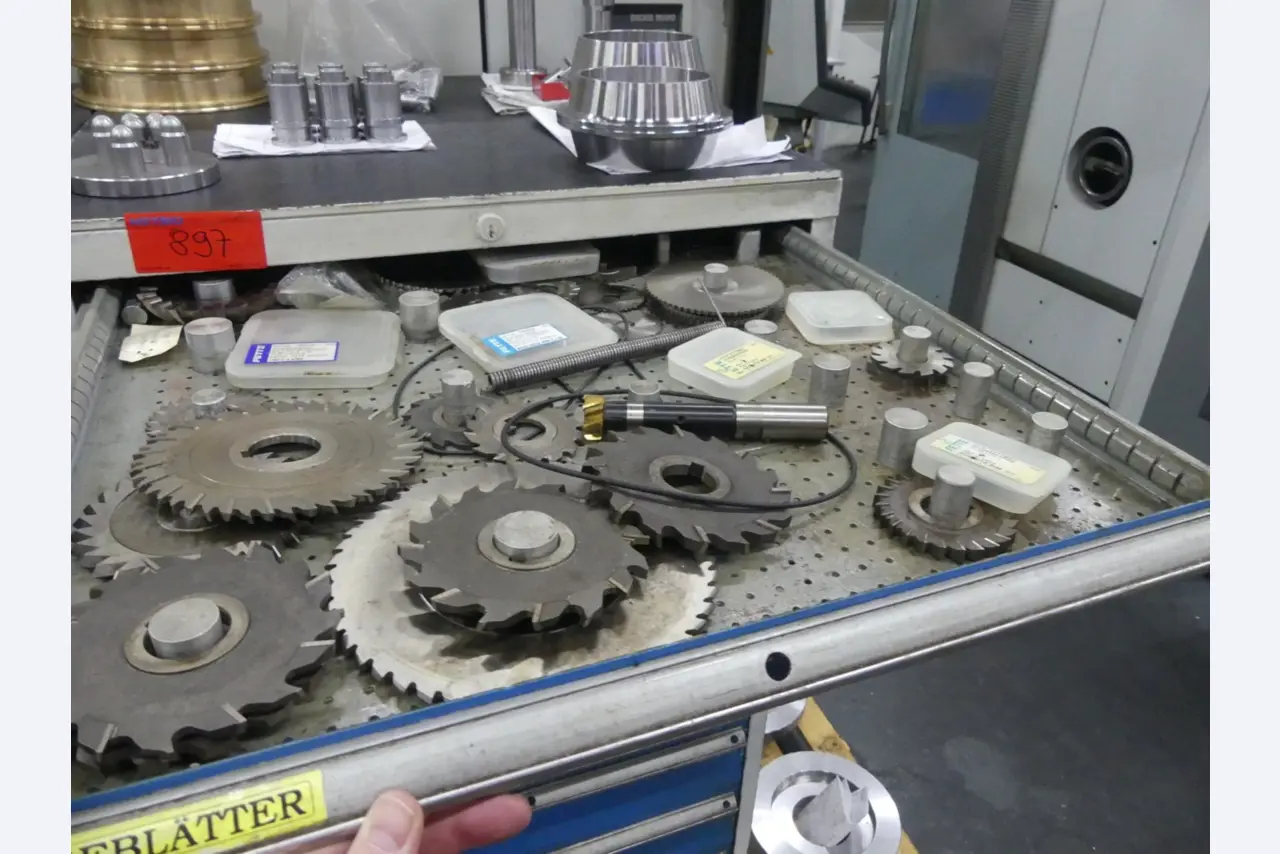 Machines et lignes de production de l'industrie automobile-13