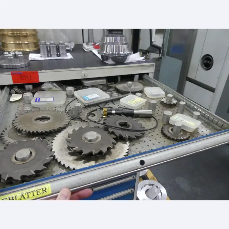 Machines et lignes de production de l'industrie automobile-13