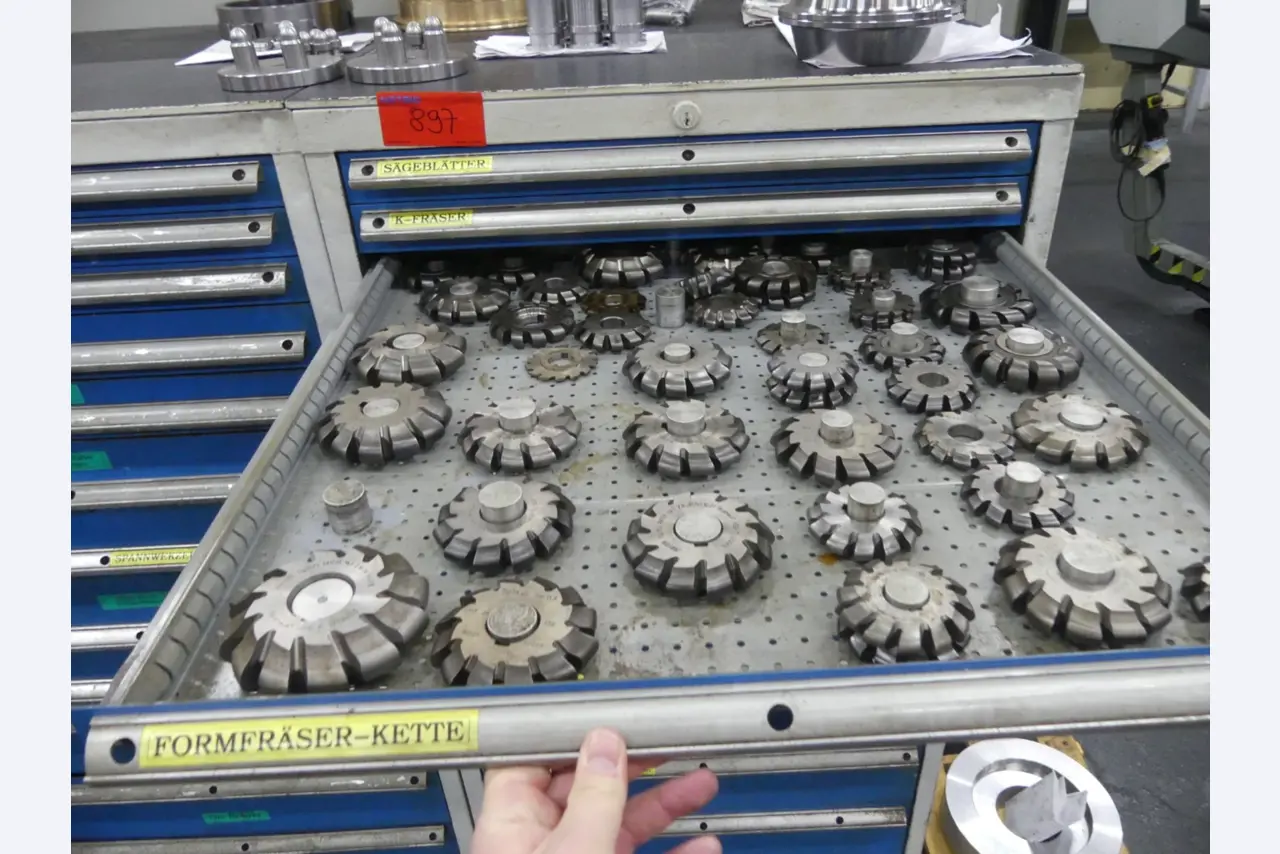 Machines et lignes de production de l'industrie automobile-15