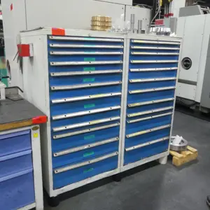 2 Armoire à tiroirs pour outils