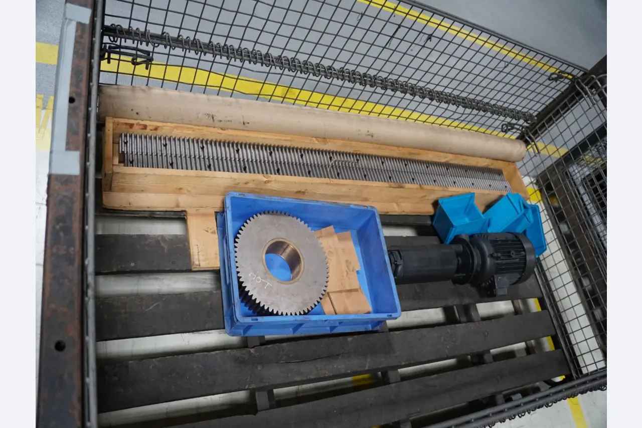 Centra obróbcze, maszyny do obróbki metalu i linie produkcyjne z branży motoryzacyjnej-2