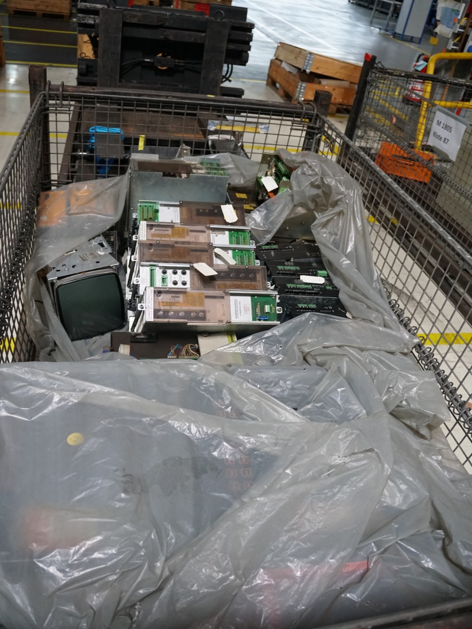 Centra obróbcze, maszyny do obróbki metalu i linie produkcyjne z branży motoryzacyjnej-3