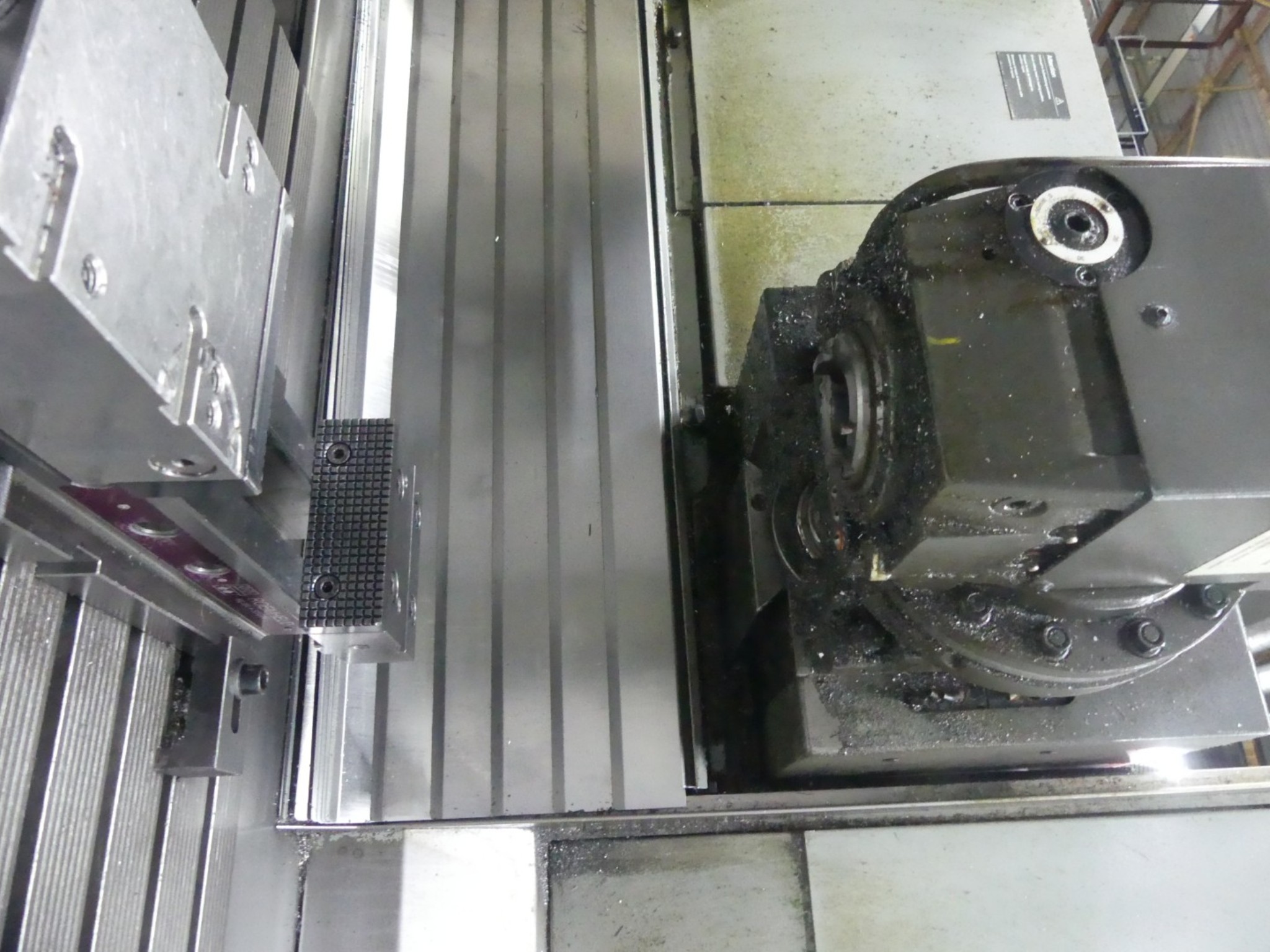 Obráběcí centra, kovoobráběcí stroje a výrobní linky z automobilového průmyslu-5