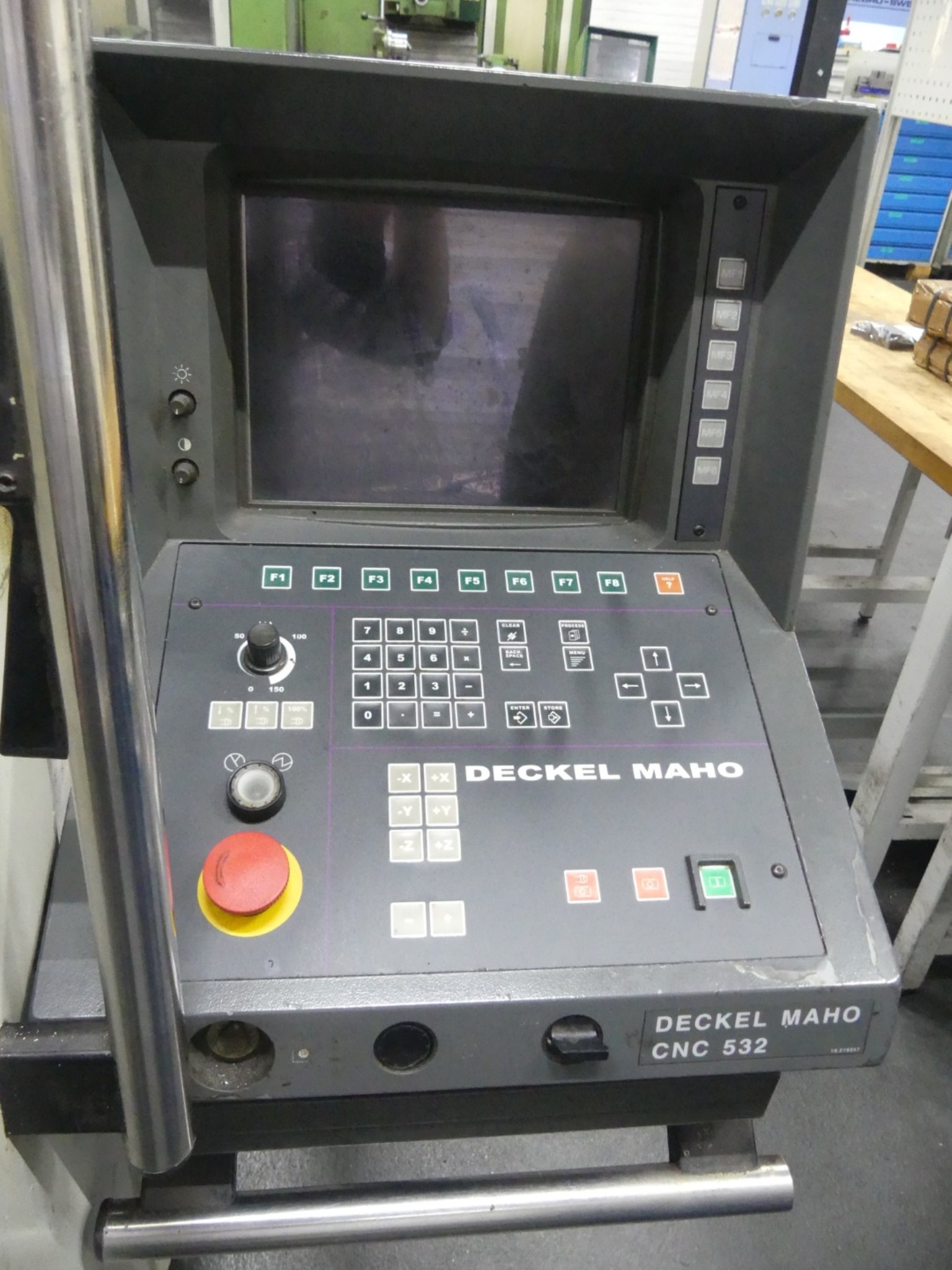 Obráběcí centra, kovoobráběcí stroje a výrobní linky z automobilového průmyslu-6
