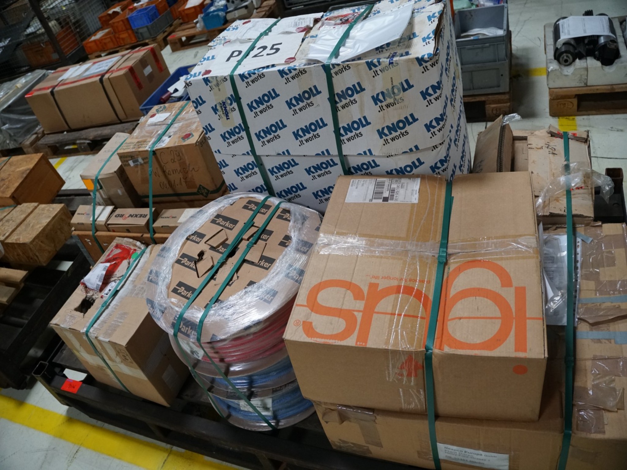 Centra obróbcze, maszyny do obróbki metalu i linie produkcyjne z branży motoryzacyjnej-1