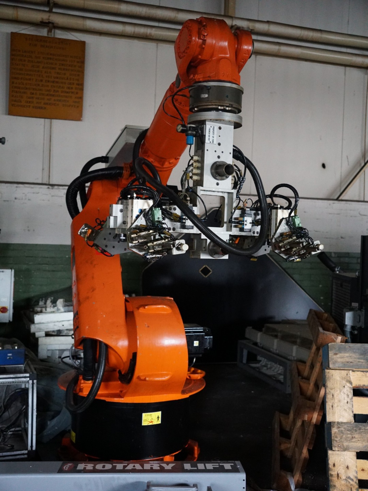 Centros de mecanizado, máquinas para trabajar el metal y líneas de producción de la industria del automóvil-1