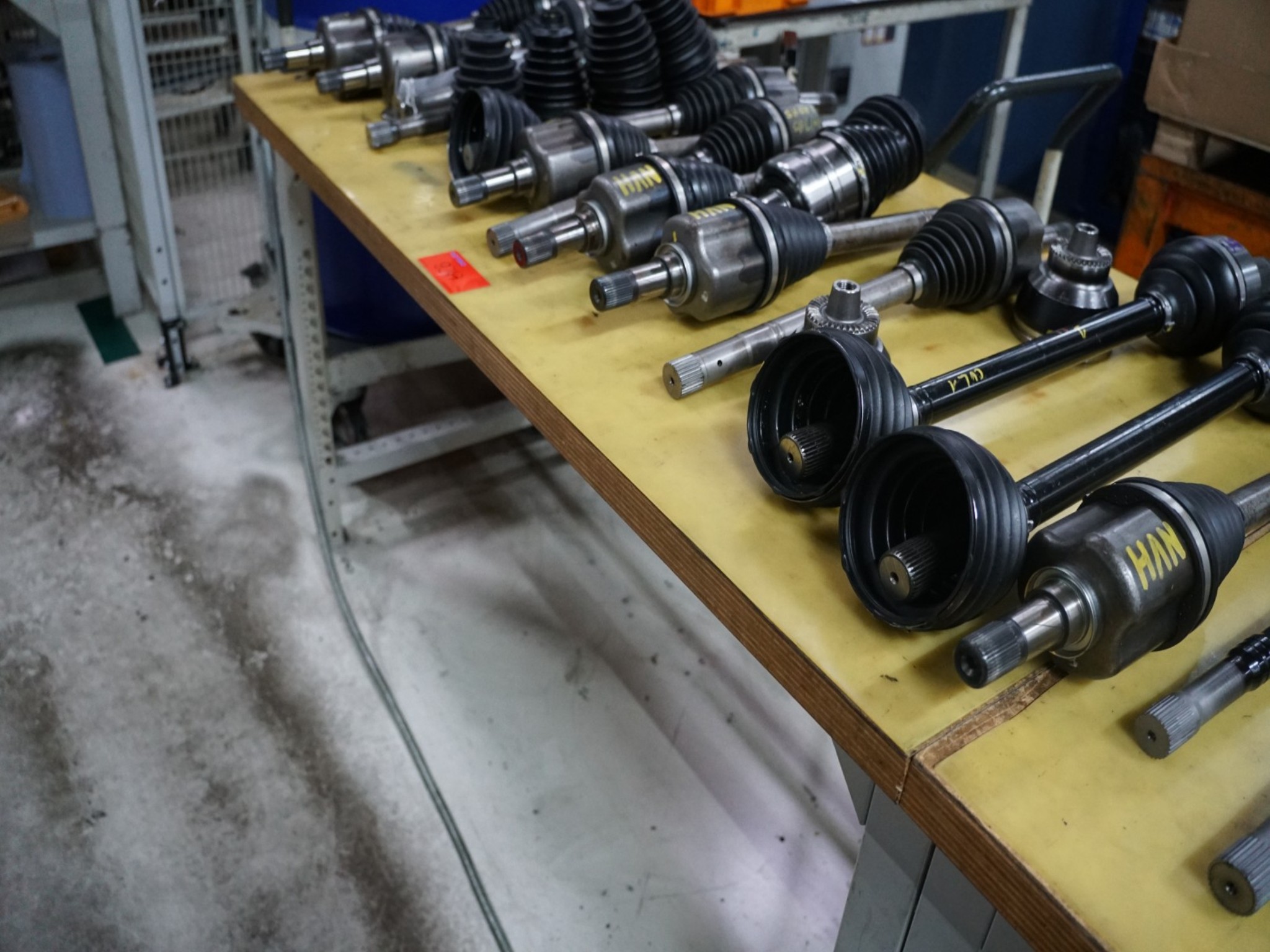 Centros de mecanizado, máquinas para trabajar el metal y líneas de producción de la industria del automóvil-1