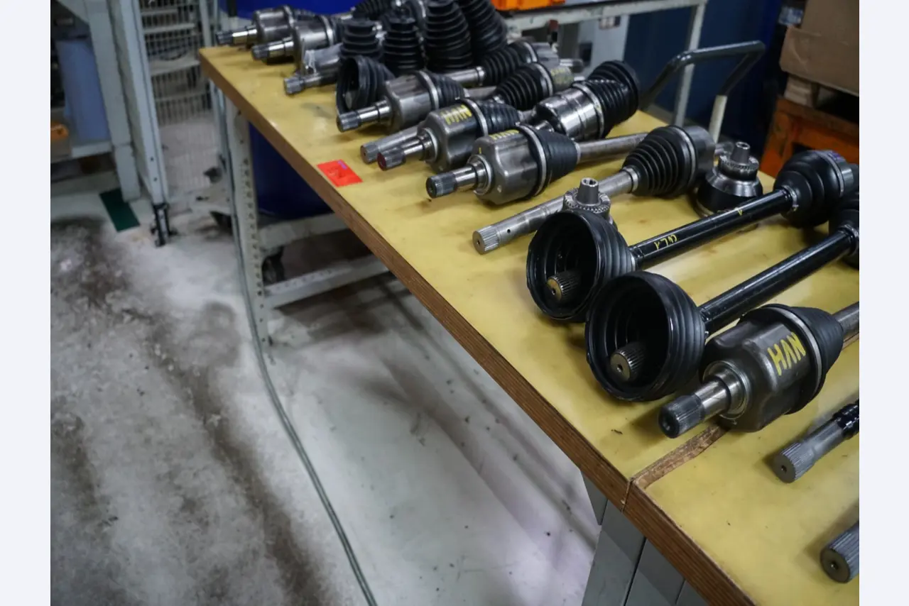 Centros de mecanizado, máquinas para trabajar el metal y líneas de producción de la industria del automóvil-1