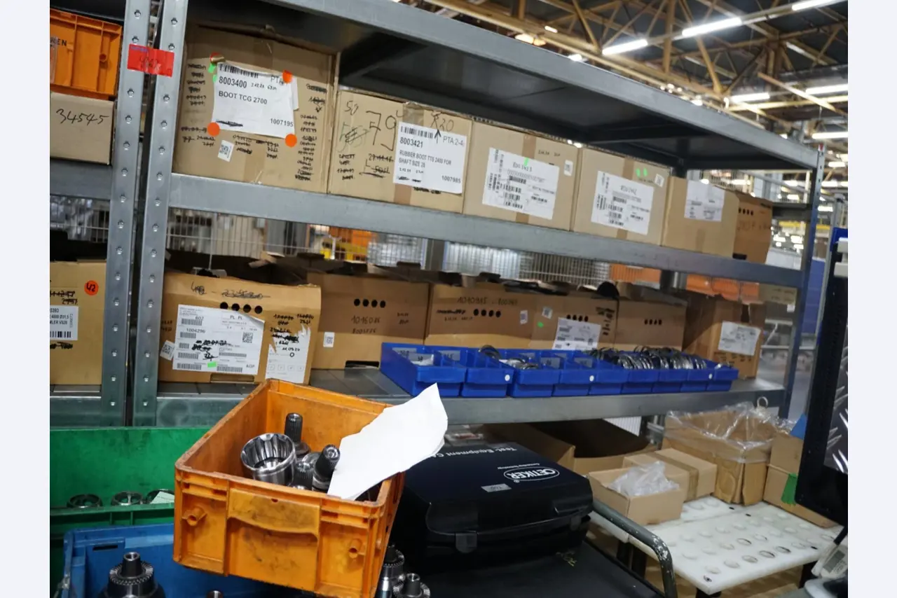 Centros de mecanizado, máquinas para trabajar el metal y líneas de producción de la industria del automóvil-1
