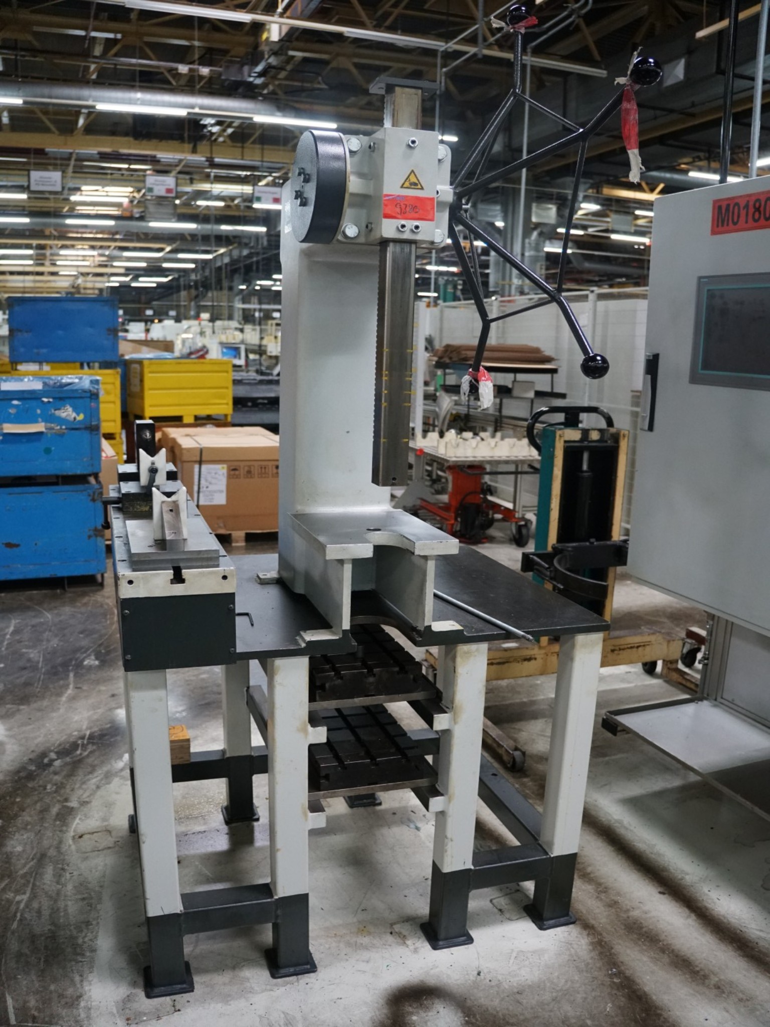 Centros de mecanizado, máquinas para trabajar el metal y líneas de producción de la industria del automóvil-1