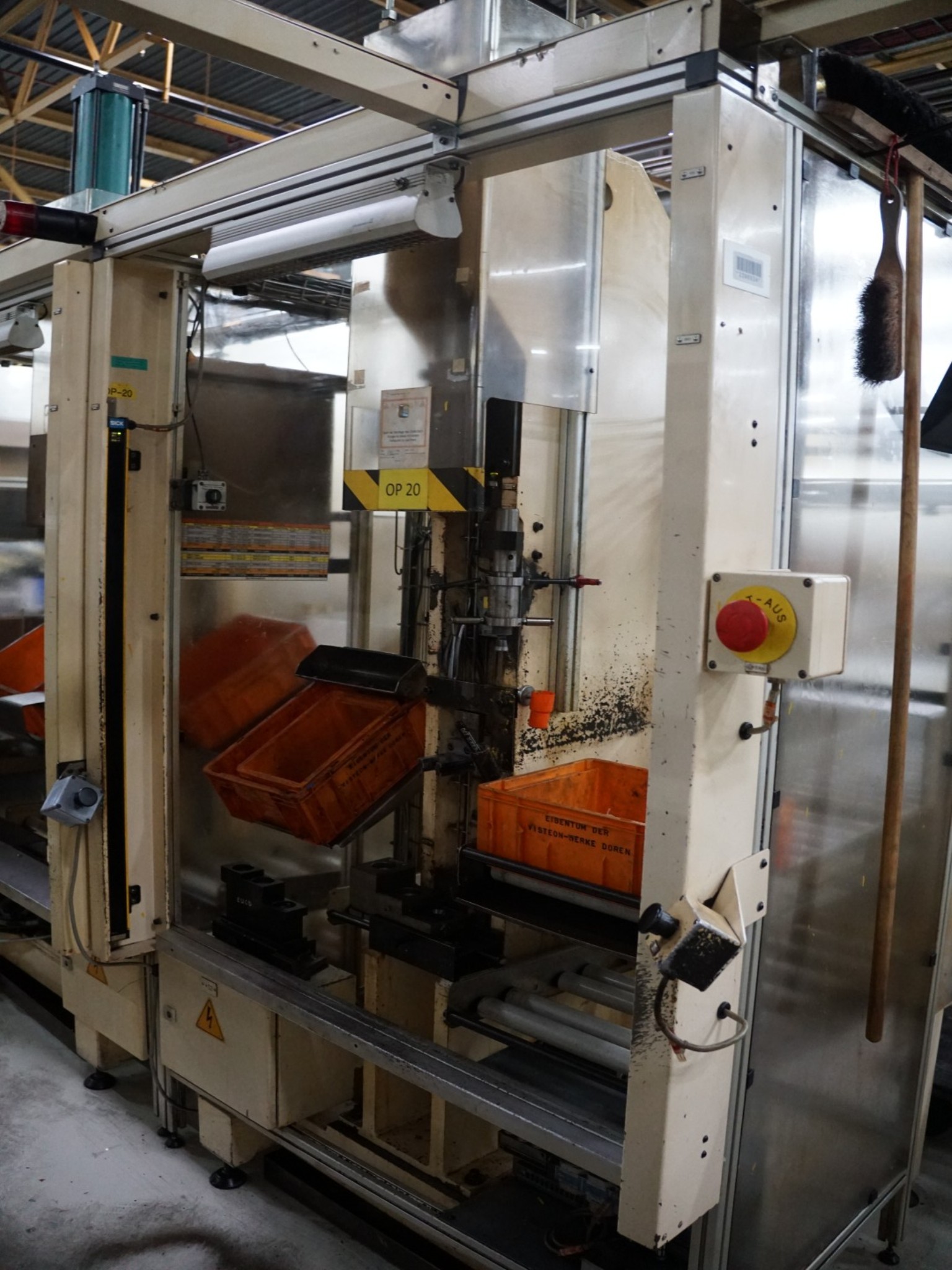 Centros de mecanizado, máquinas para trabajar el metal y líneas de producción de la industria del automóvil-8