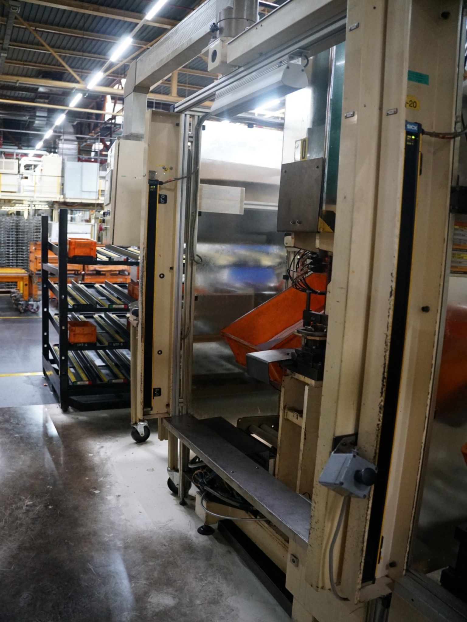 Centros de mecanizado, máquinas para trabajar el metal y líneas de producción de la industria del automóvil-10