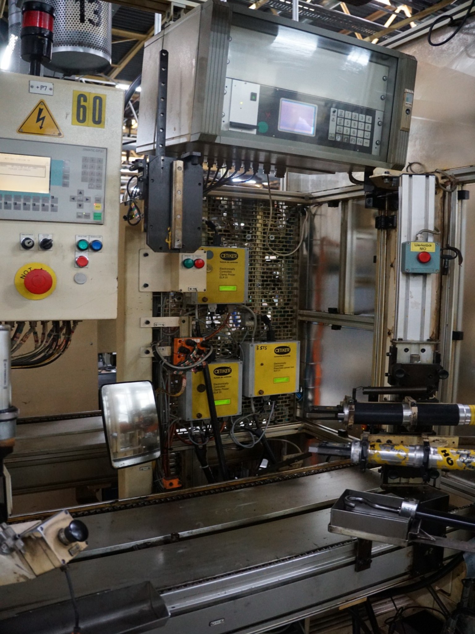 Centros de mecanizado, máquinas para trabajar el metal y líneas de producción de la industria del automóvil-11